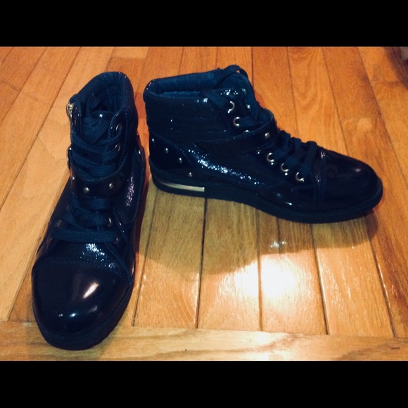 One on One Sparkly High Tops - Picture 4 of 4